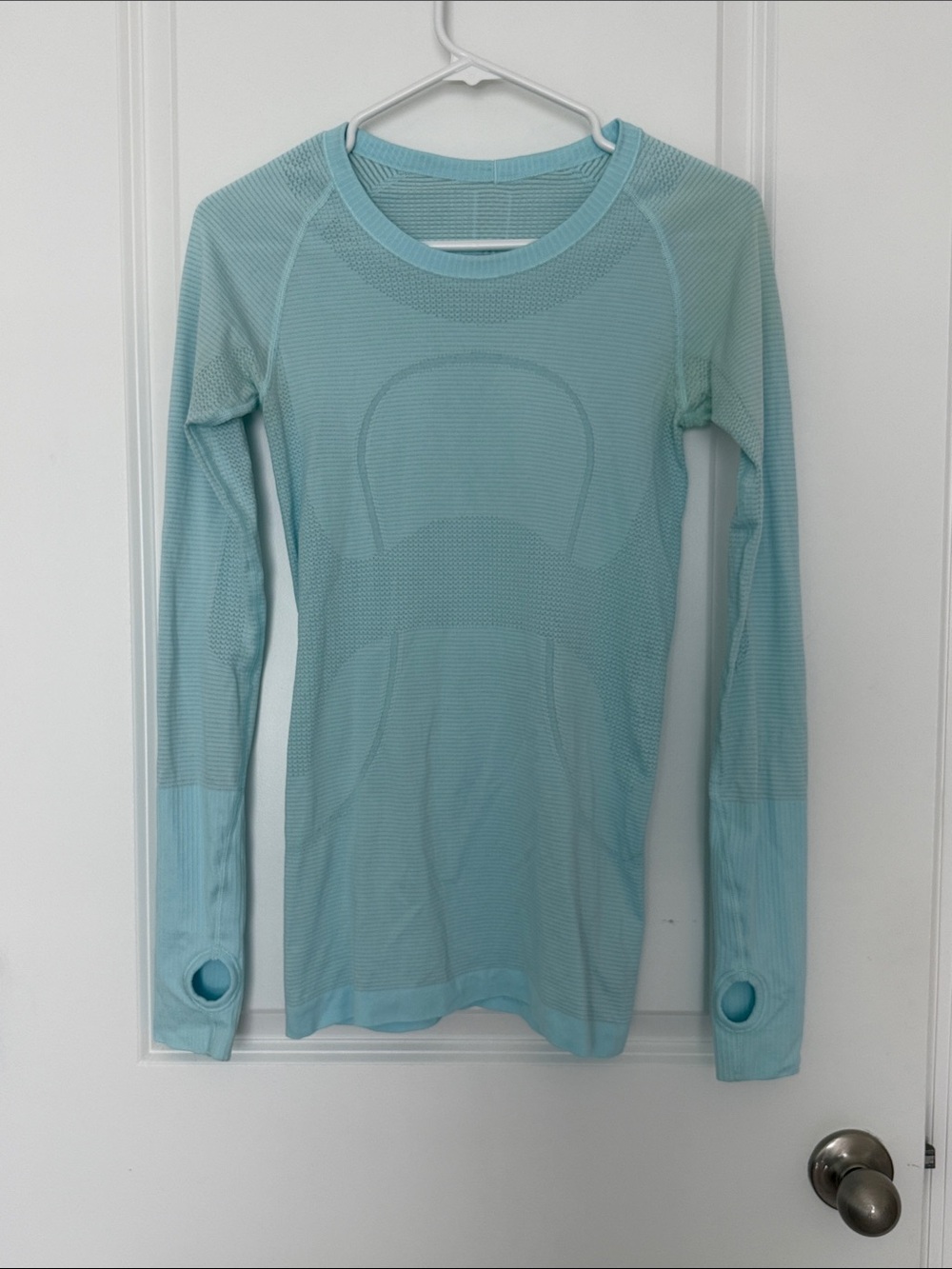 Lululemon light blue size 4 hip length swiftly long sleeve shirt